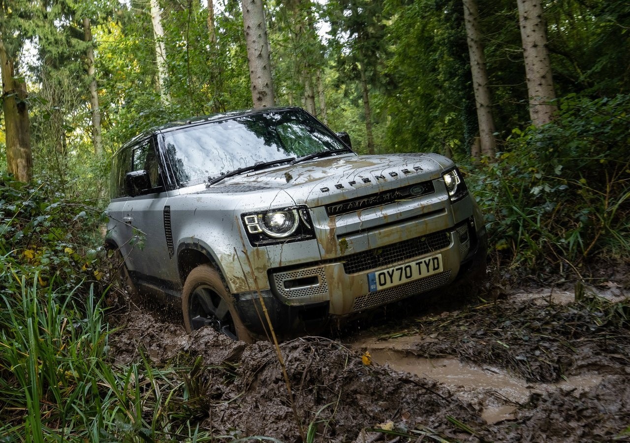 Land Rover Defender 90 2021: immagini ufficiali