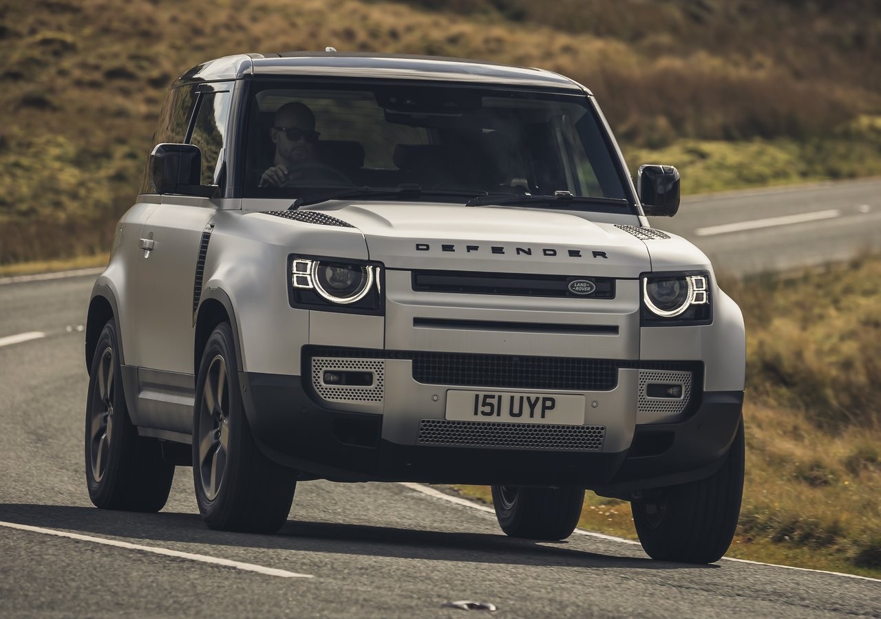 Land Rover Defender 90 2021: immagini ufficiali