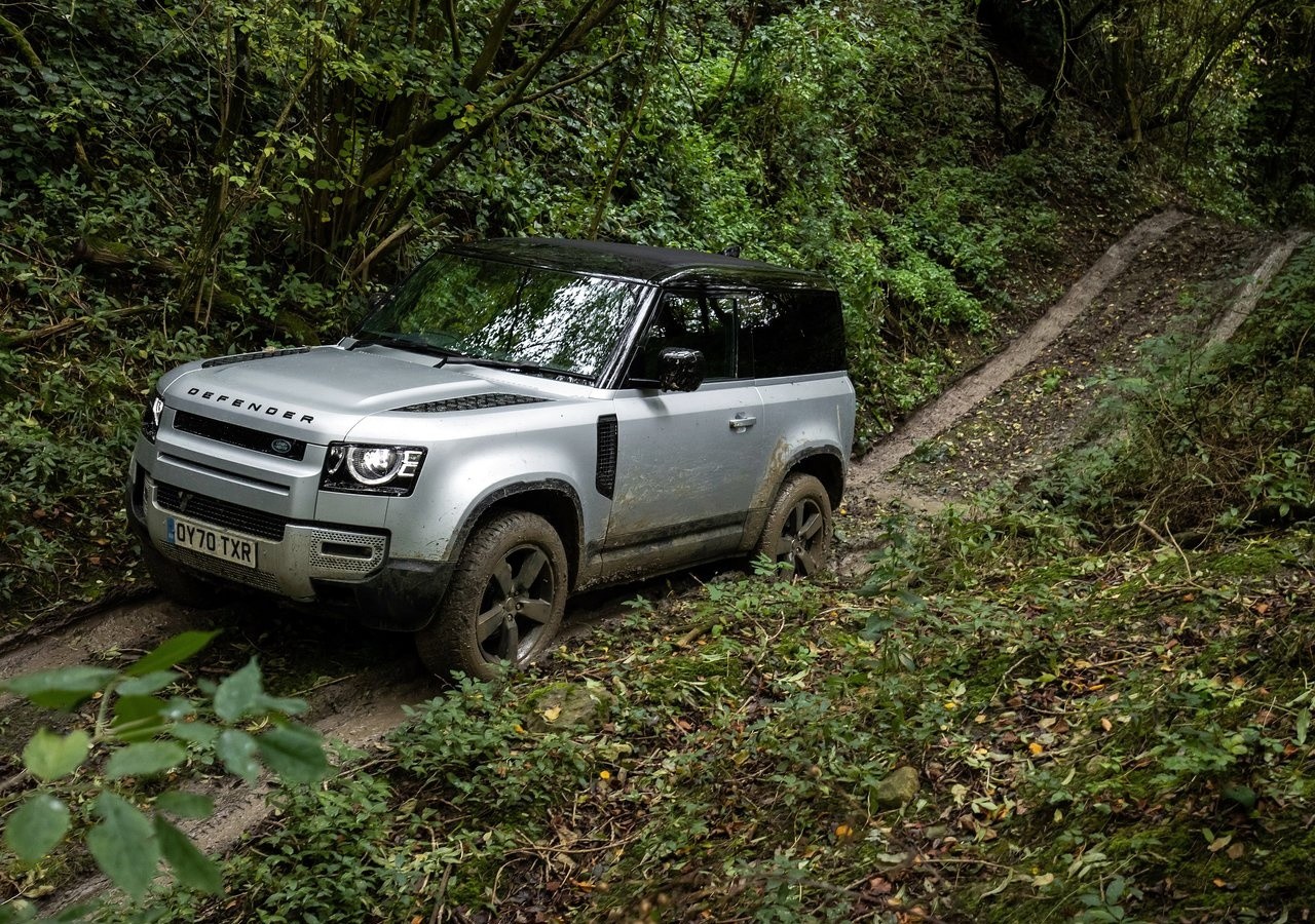 Land Rover Defender 90 2021: immagini ufficiali