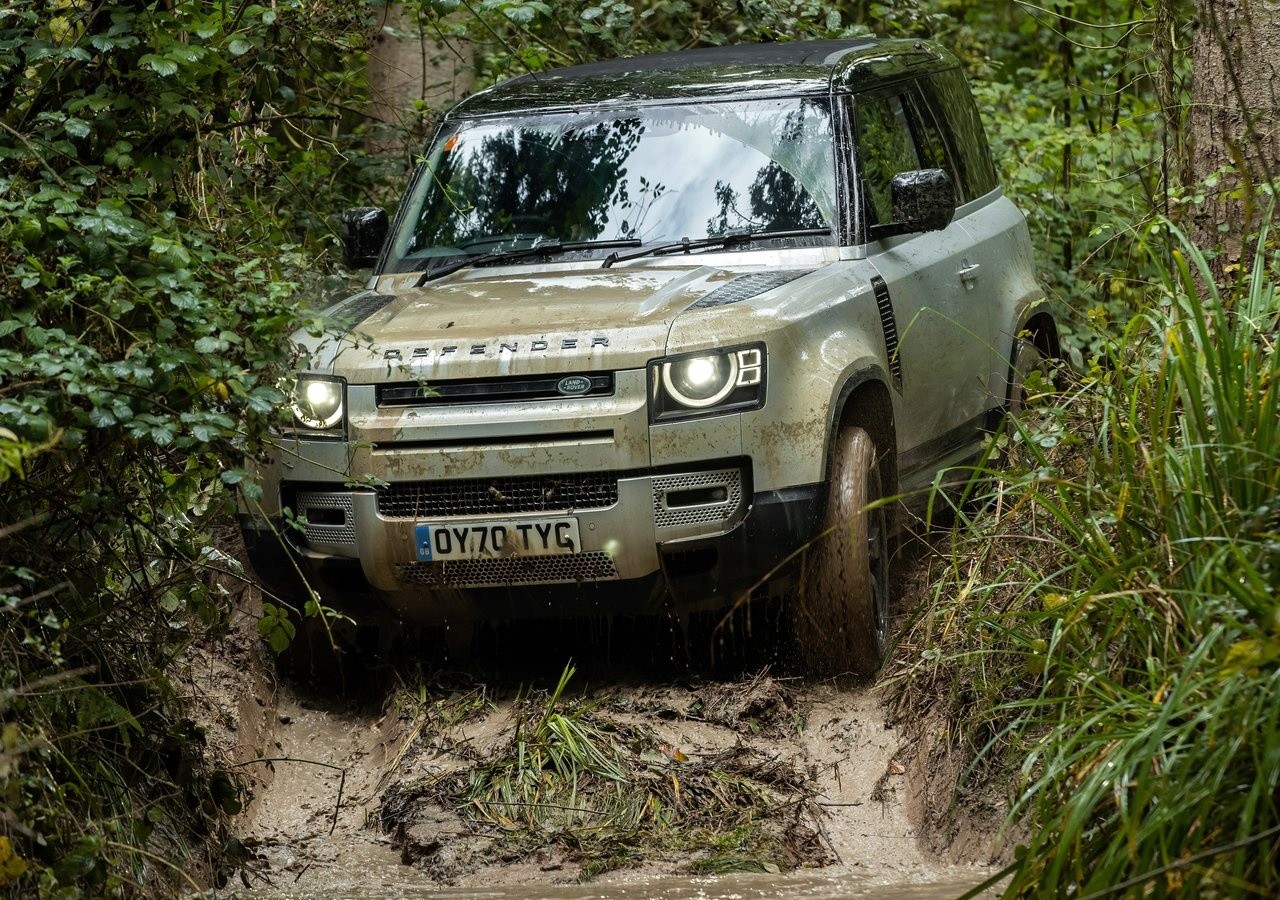 Land Rover Defender 90 2021: immagini ufficiali