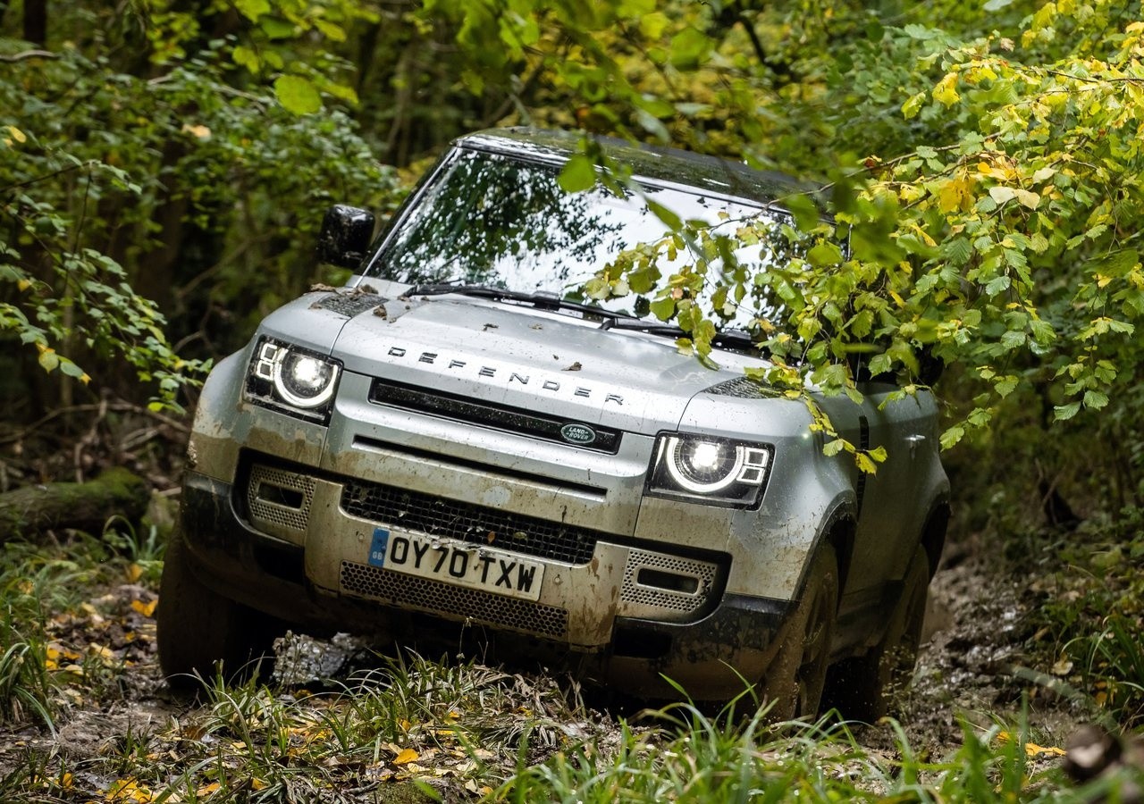 Land Rover Defender 90 2021: immagini ufficiali