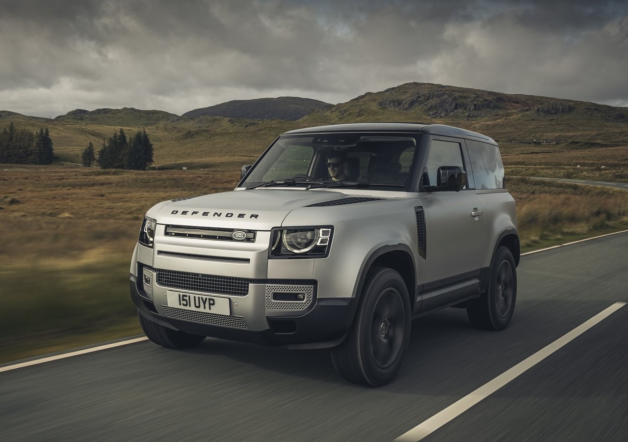 Land Rover Defender 90 2021: immagini ufficiali