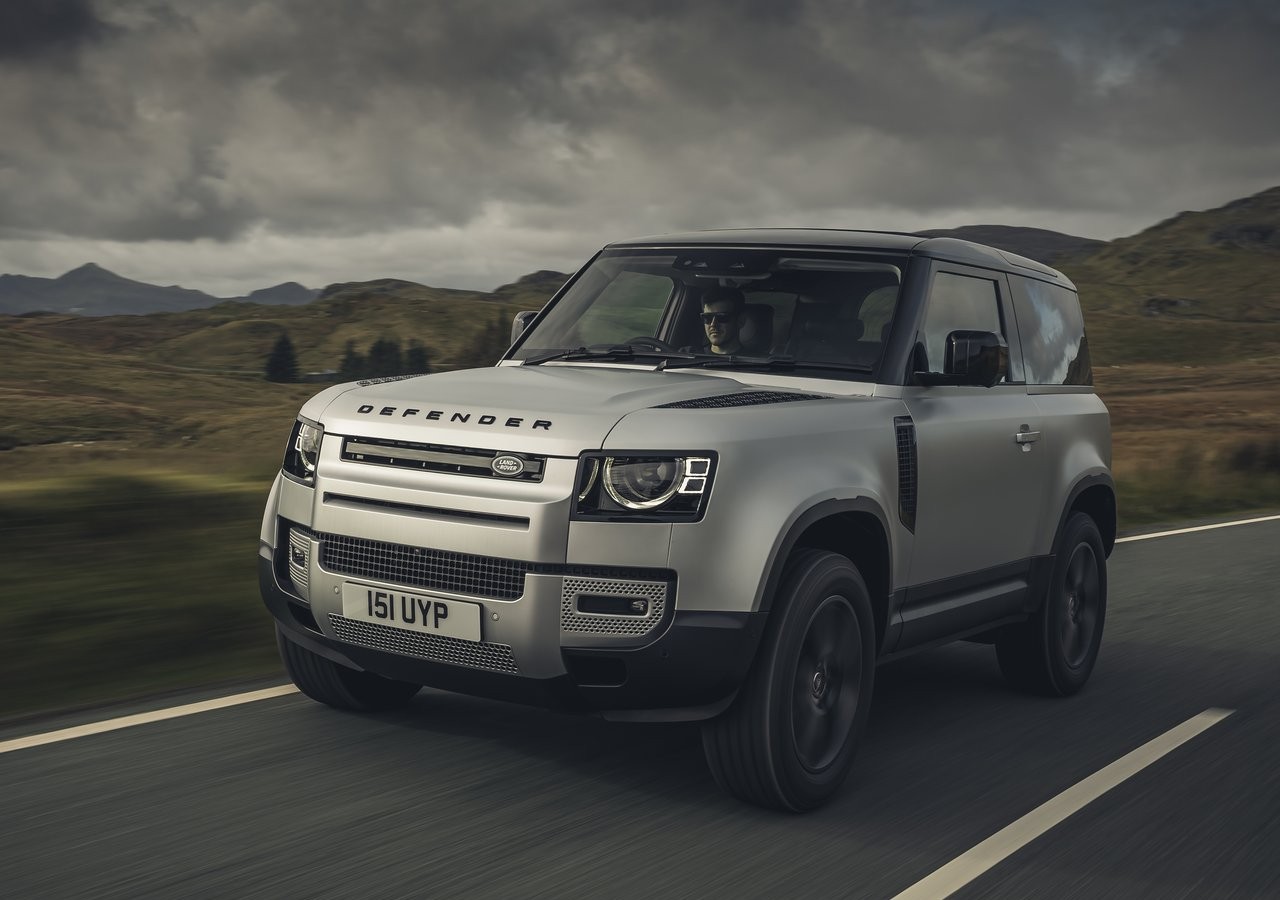 Land Rover Defender 90 2021: immagini ufficiali