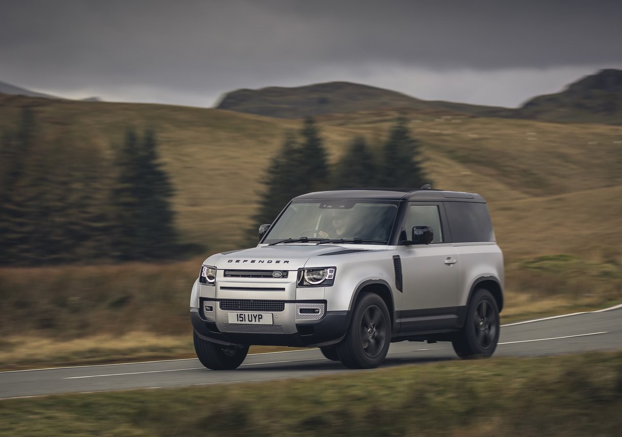 Land Rover Defender 90 2021: immagini ufficiali