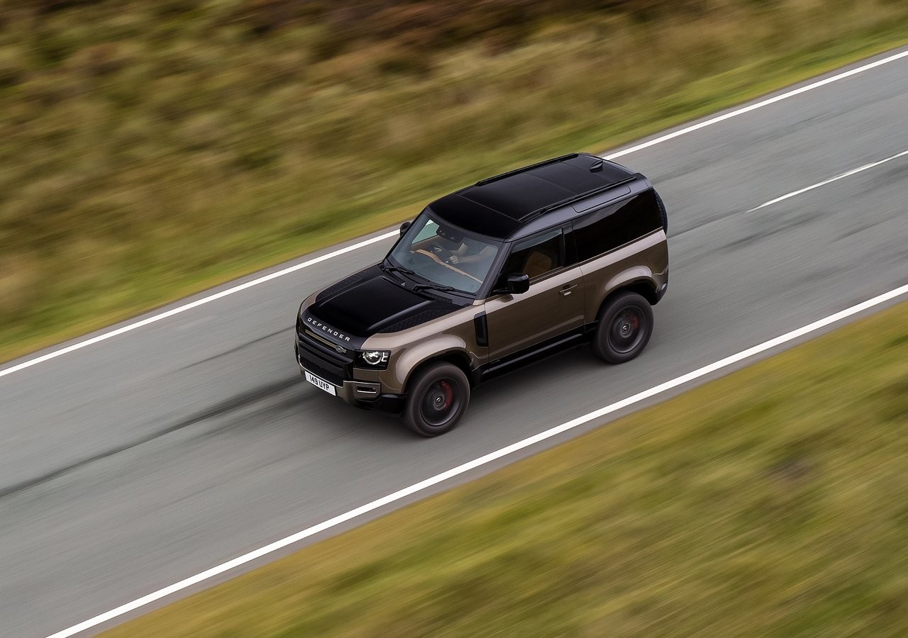 Land Rover Defender 90 2021: immagini ufficiali