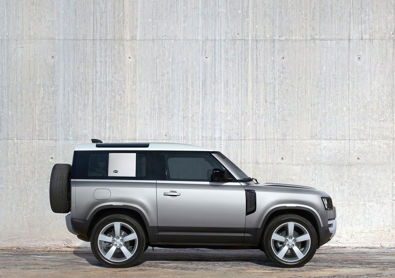 Land Rover Defender 90 2021: immagini ufficiali