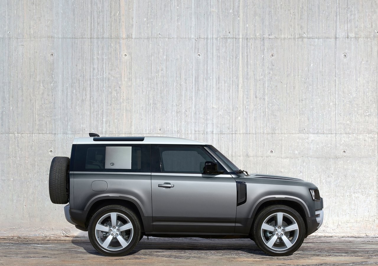 Land Rover Defender 90 2021: immagini ufficiali