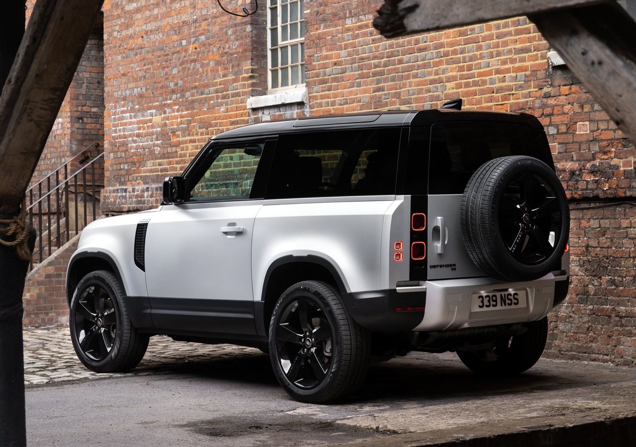 Land Rover Defender 90 2021: immagini ufficiali