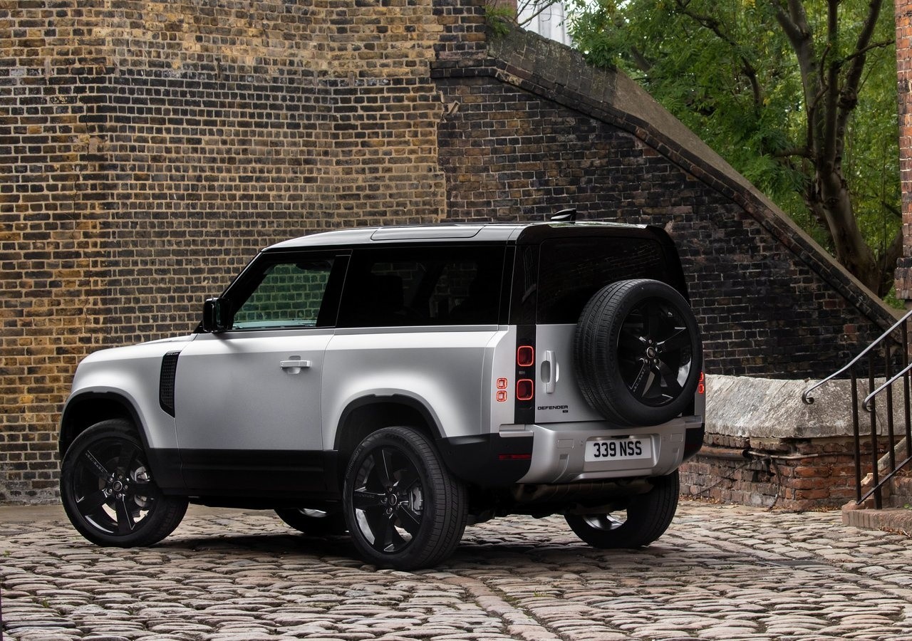 Land Rover Defender 90 2021: immagini ufficiali