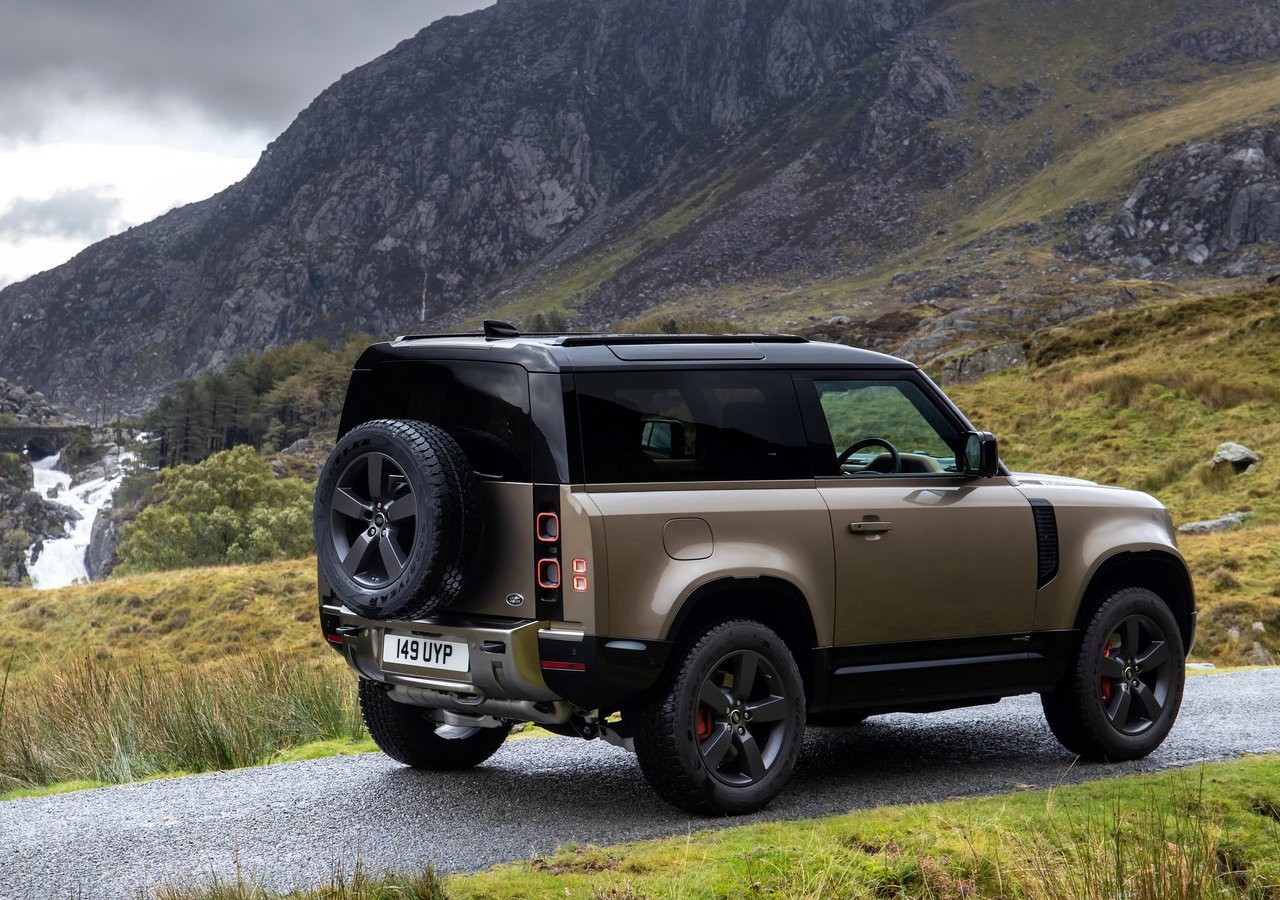 Land Rover Defender 90 2021: immagini ufficiali