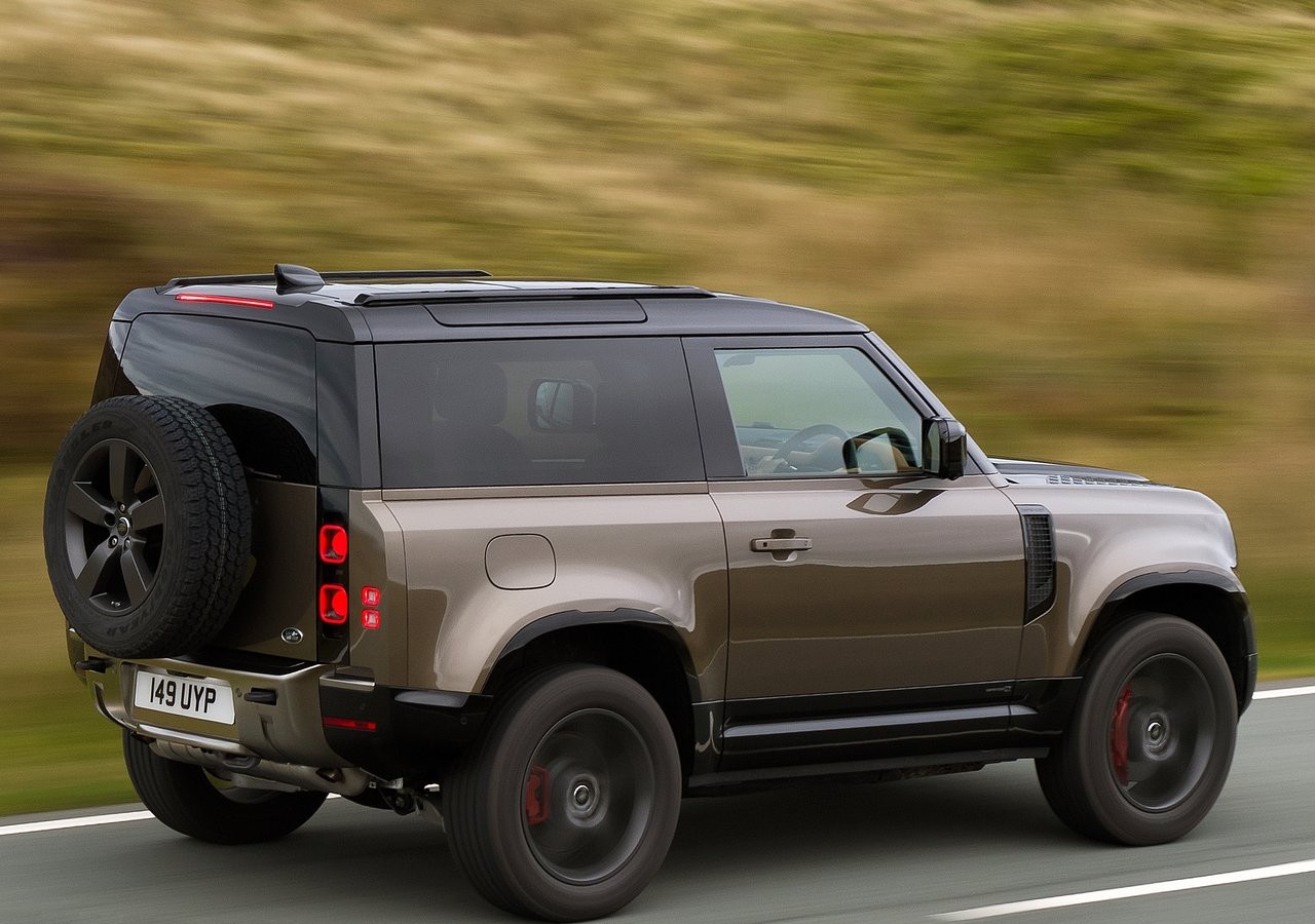 Land Rover Defender 90 2021: immagini ufficiali