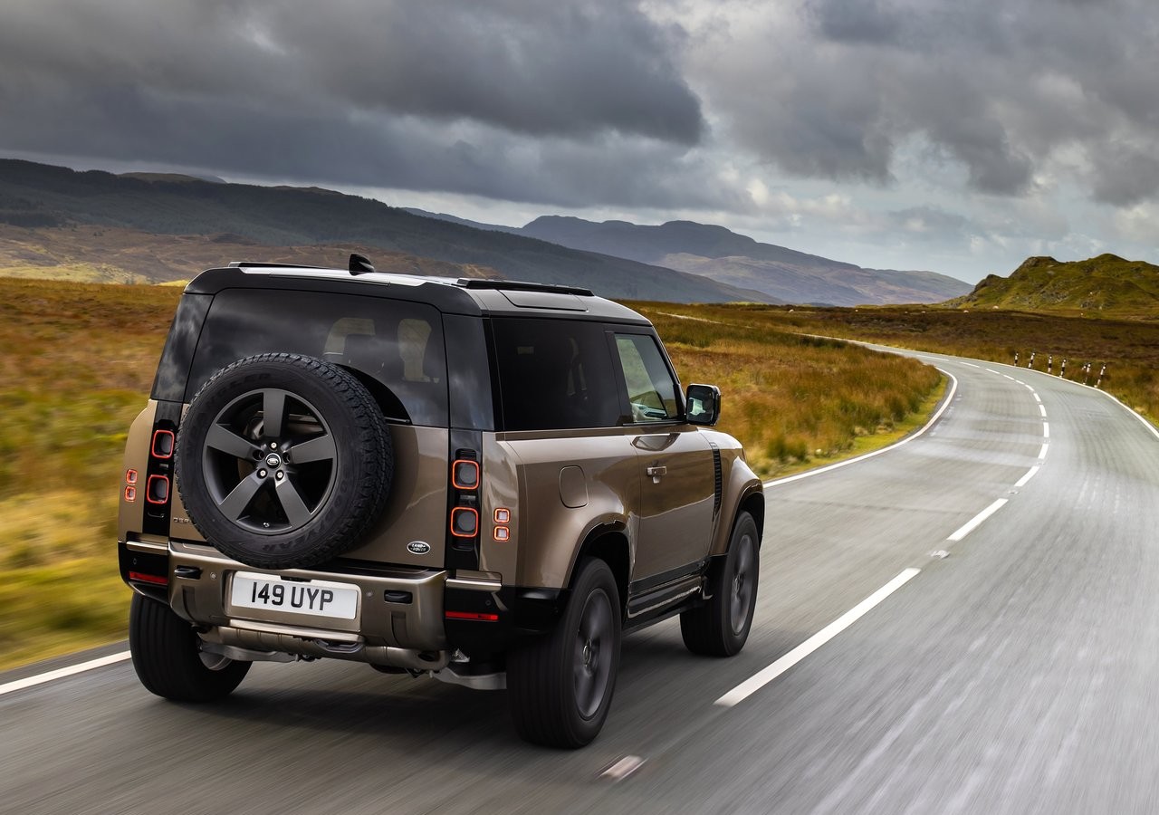 Land Rover Defender 90 2021: immagini ufficiali