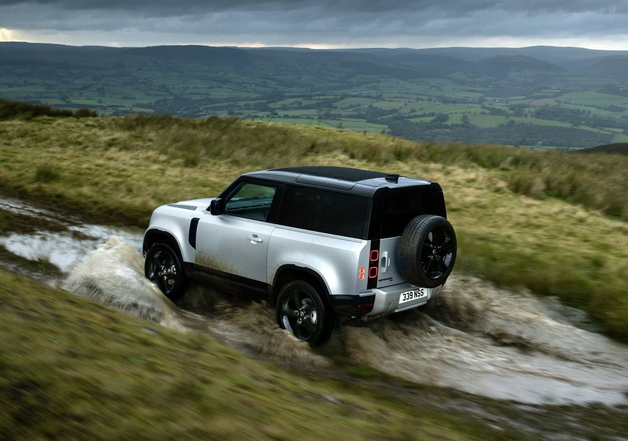 Land Rover Defender 90 2021: immagini ufficiali