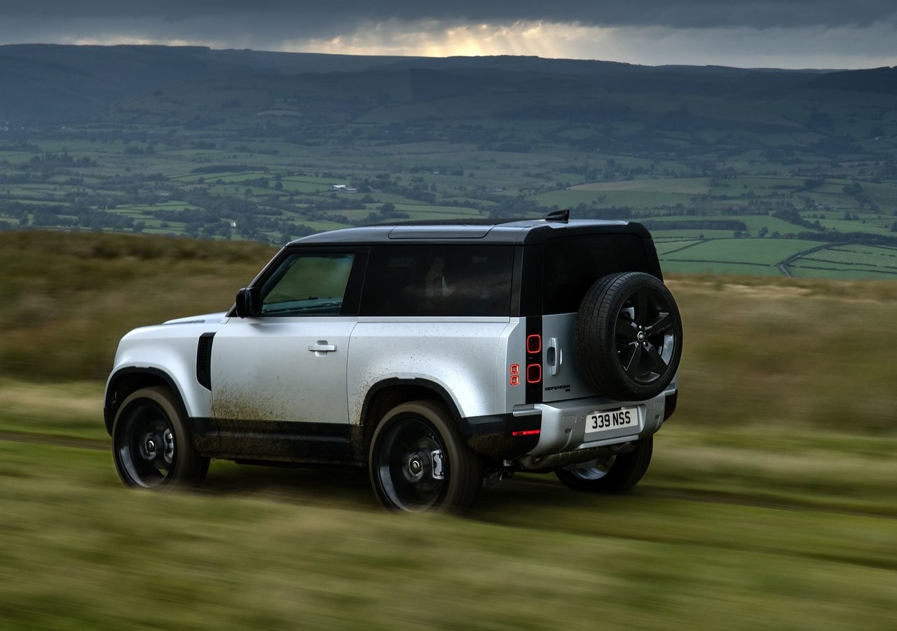 Land Rover Defender 90 2021: immagini ufficiali