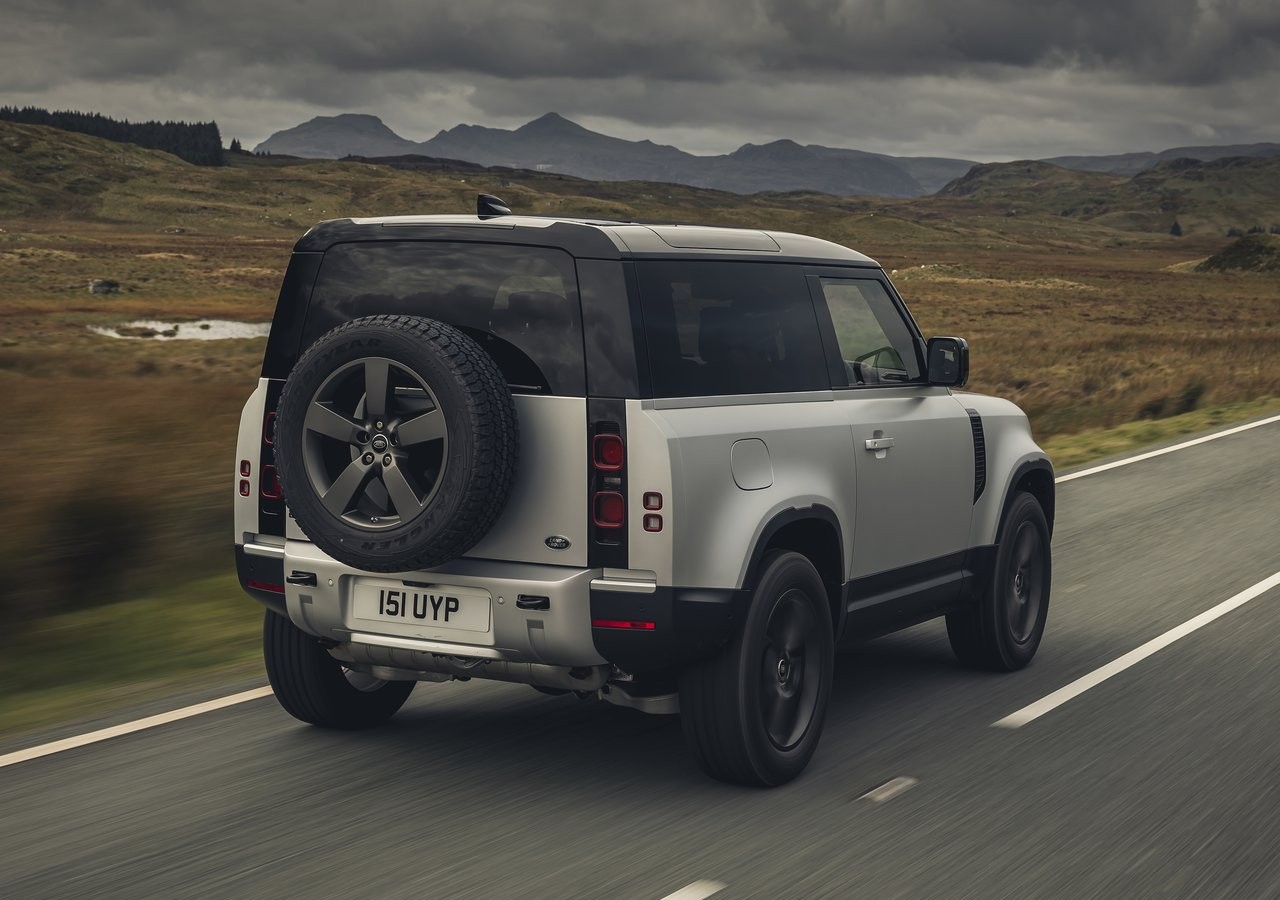 Land Rover Defender 90 2021: immagini ufficiali