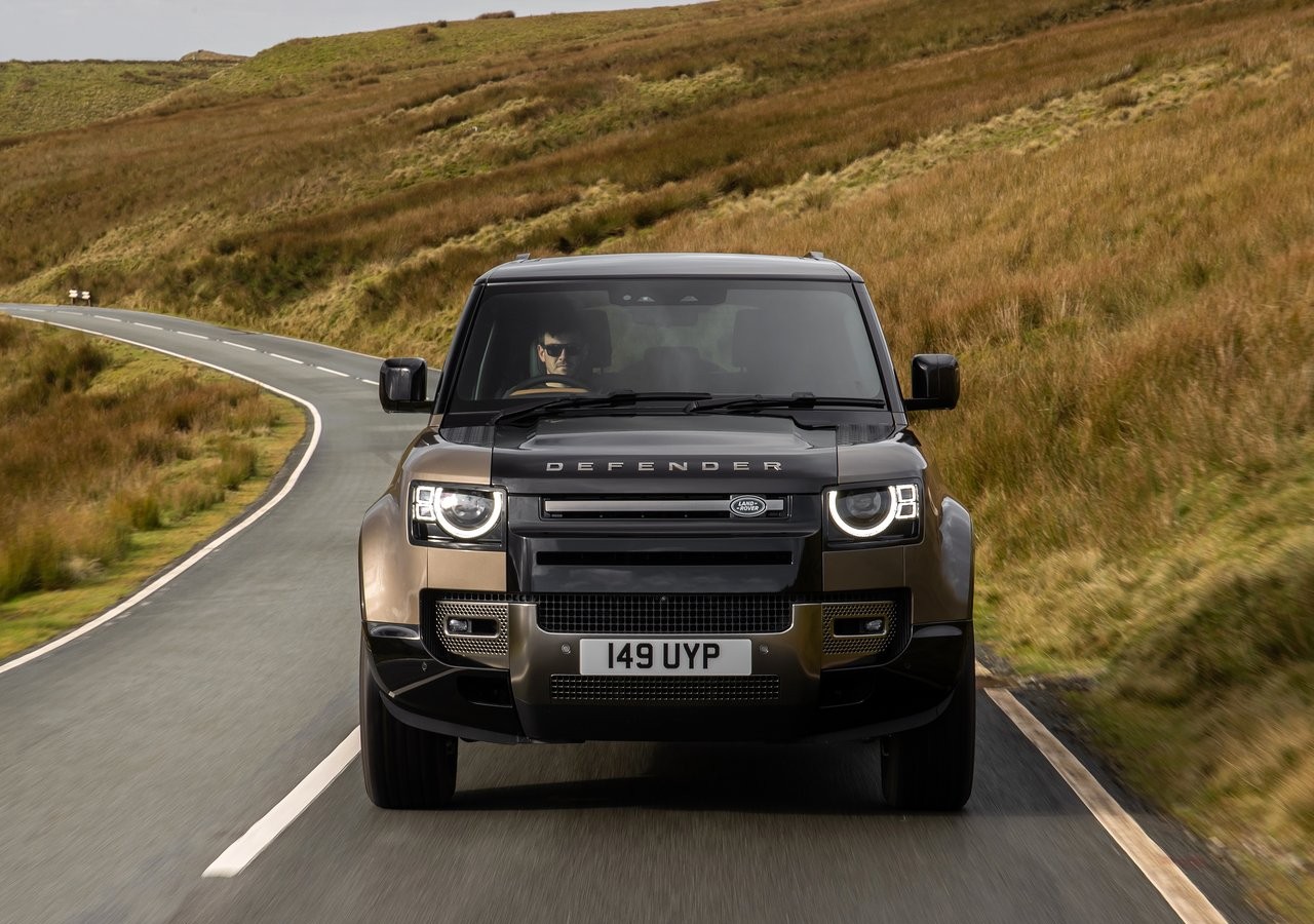 Land Rover Defender 90 2021: immagini ufficiali