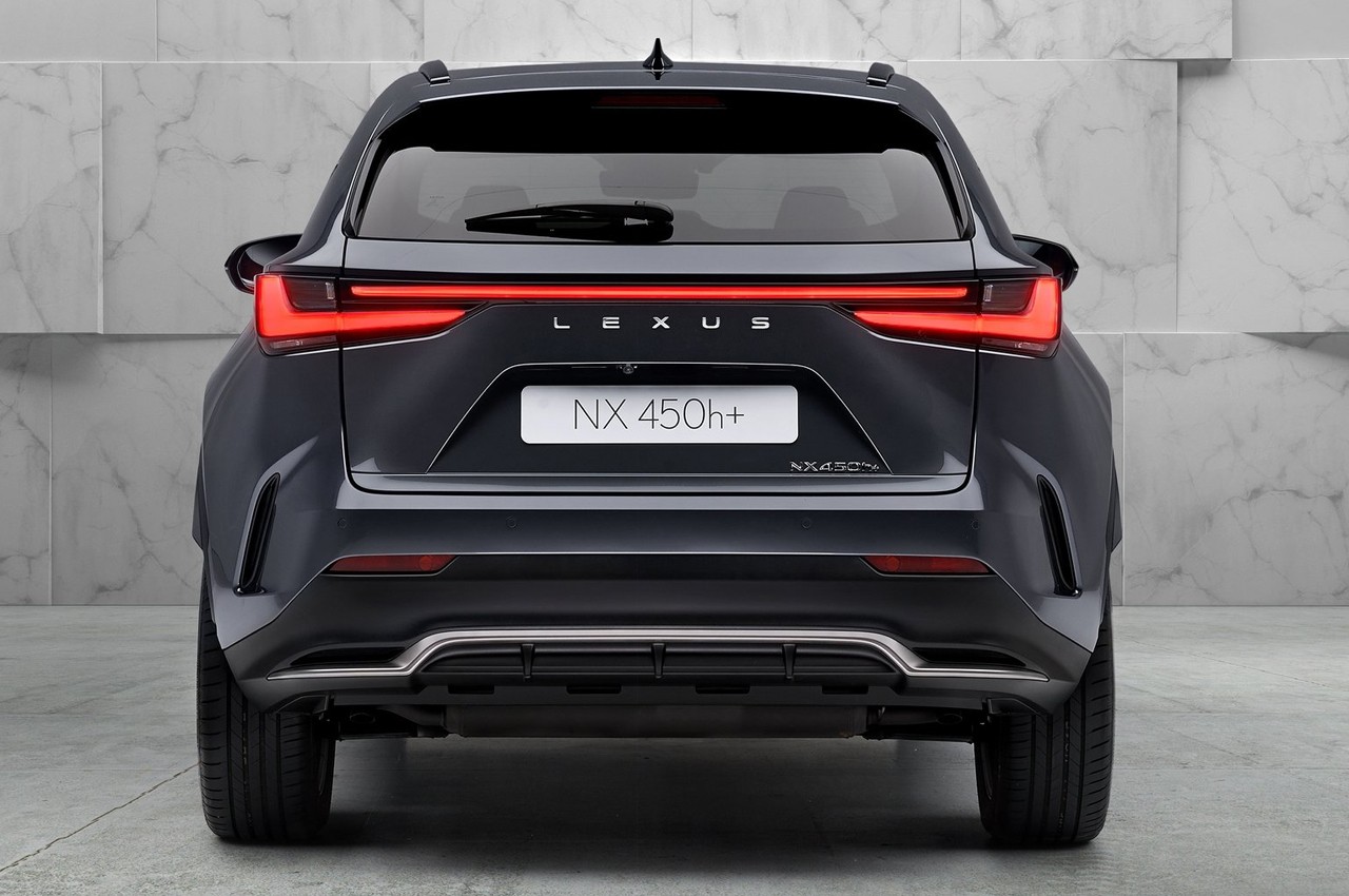 Lexus NX 2021: immagini ufficiali