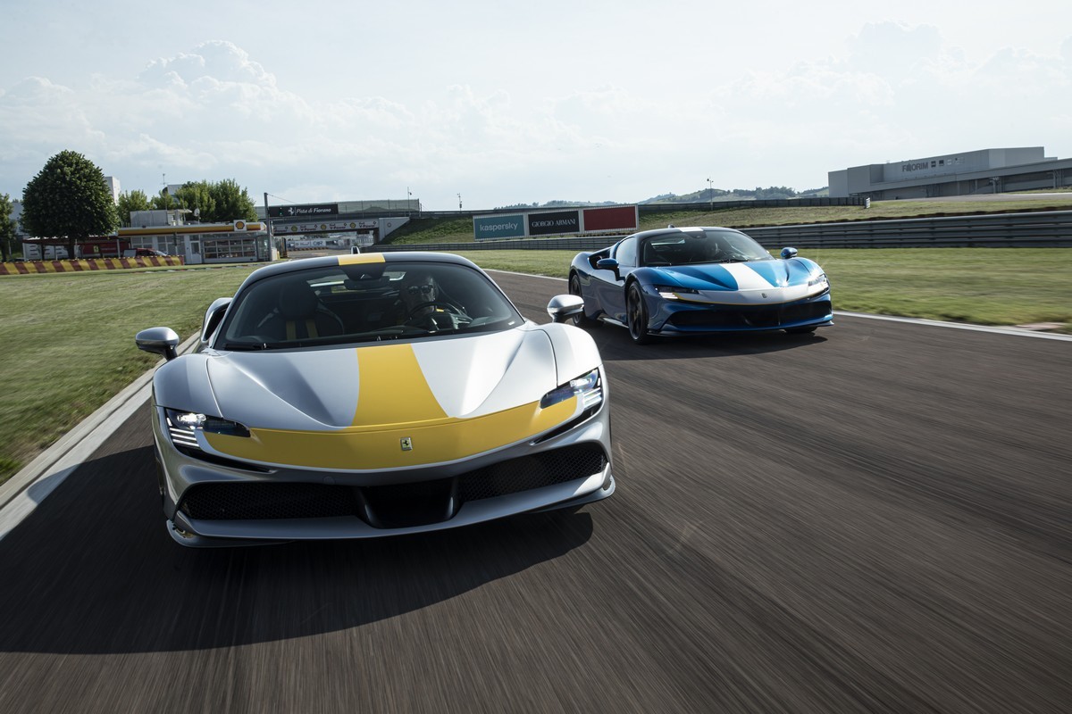 Ferrari SF90 Stradale Assetto Fiorano: la prova in pista