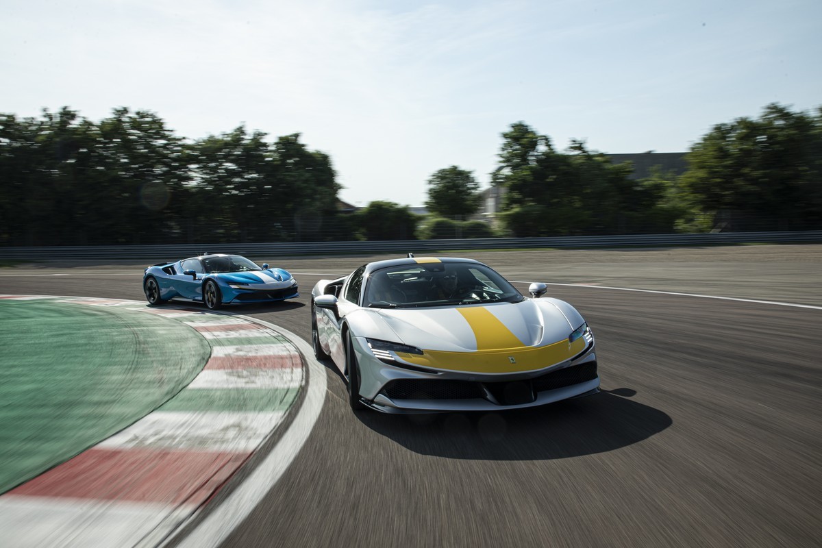 Ferrari SF90 Stradale Assetto Fiorano: la prova in pista