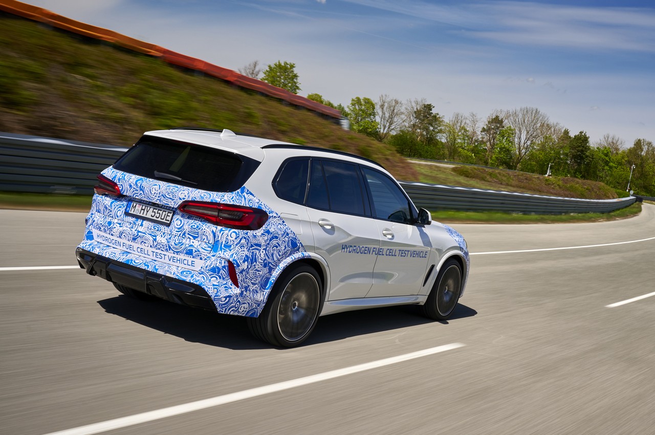 BMW i Hydrogen NEXT: i test su strada