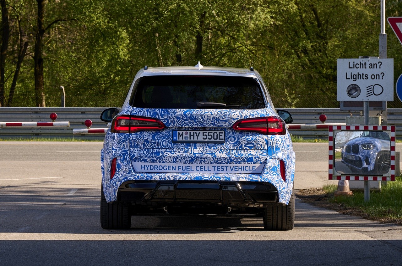 BMW i Hydrogen NEXT: i test su strada