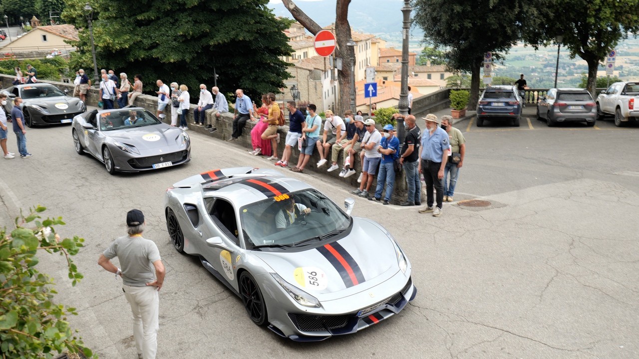 1000 Miglia: il Ferrari Tribute con la 812 GTS