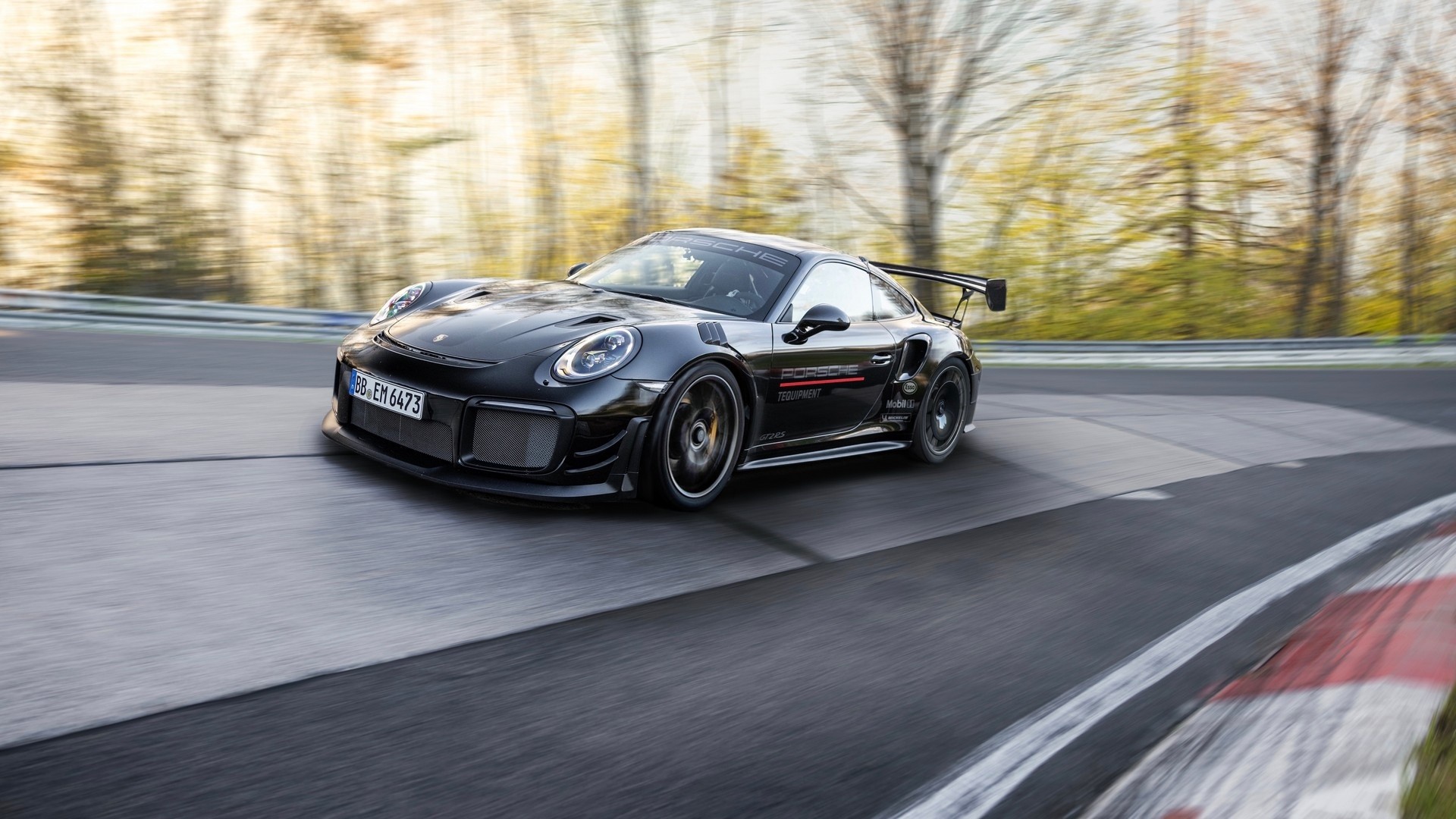 Porsche 911 GT2, record al Nurburgring: le immagini ufficiali