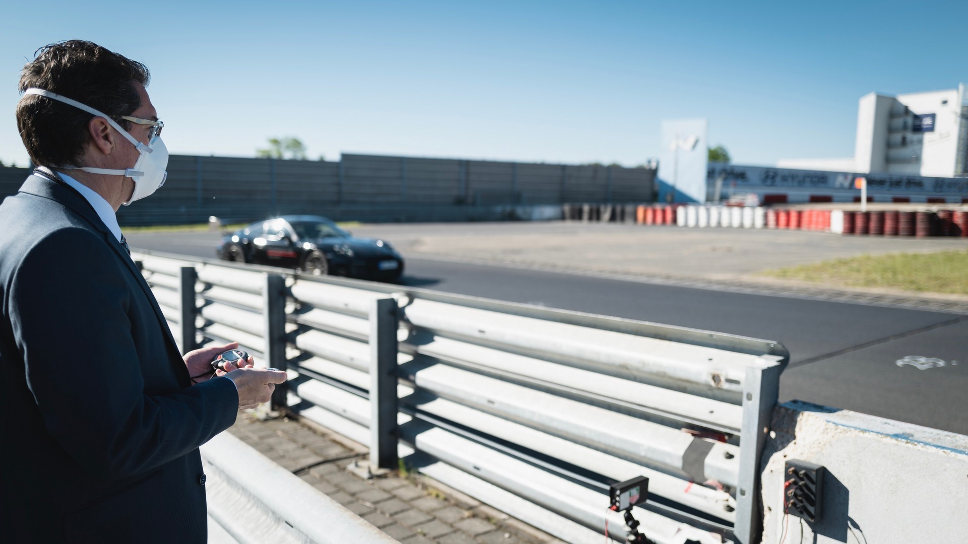 Porsche 911 GT2, record al Nurburgring: le immagini ufficiali