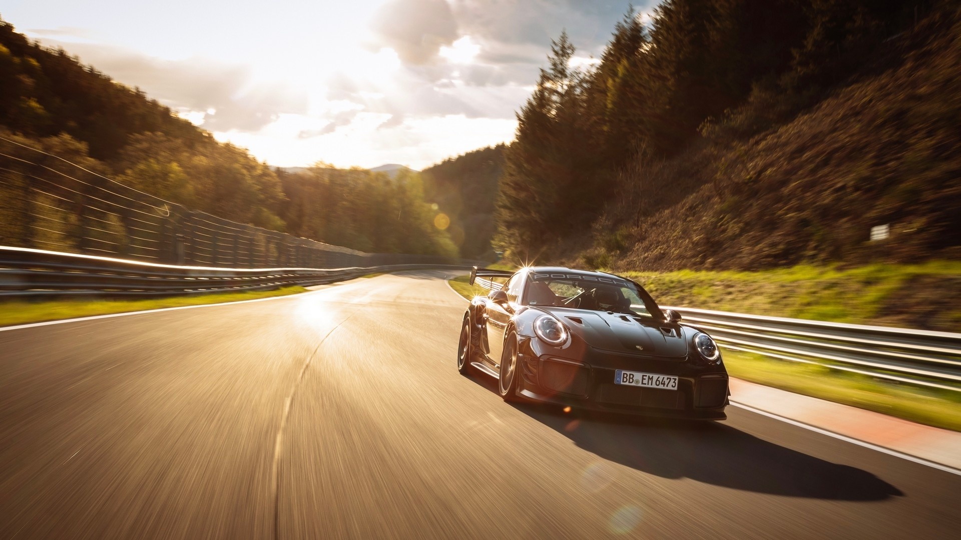 Porsche 911 GT2, record al Nurburgring: le immagini ufficiali