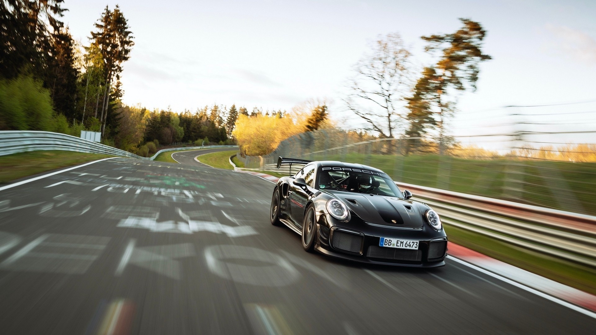 Porsche 911 GT2, record al Nurburgring: le immagini ufficiali