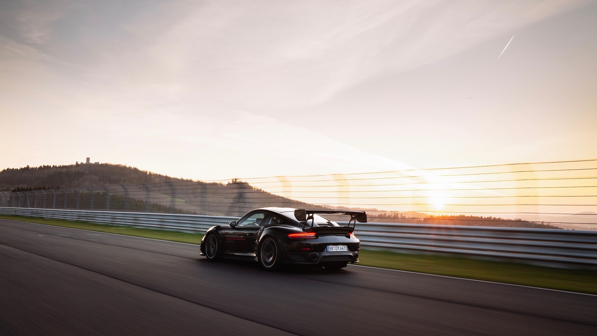 Porsche 911 GT2, record al Nurburgring: le immagini ufficiali