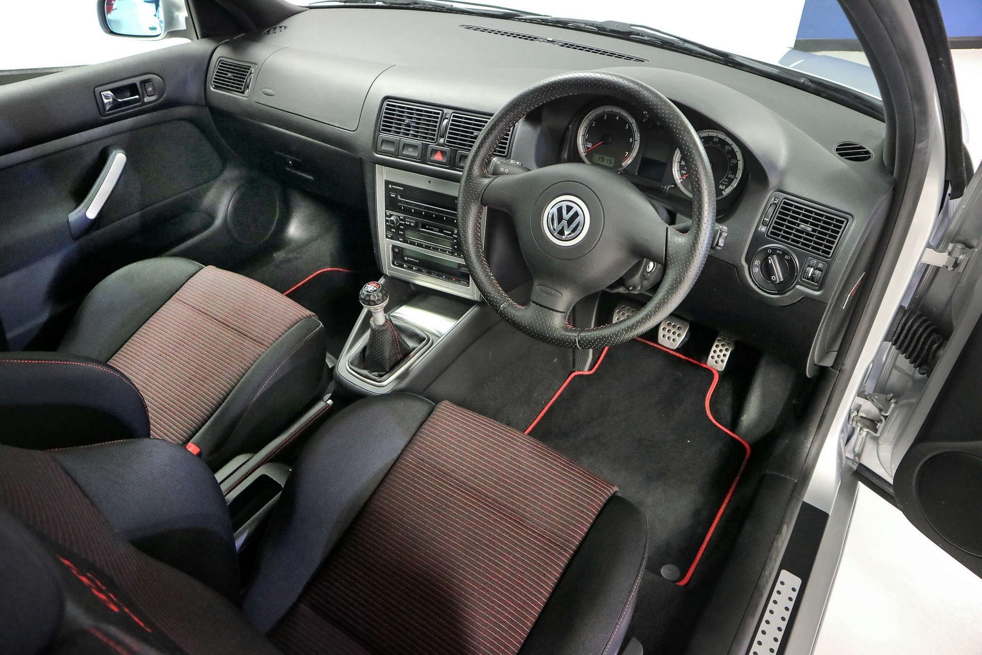 Volkswagen Golf GTI Mk4 2002: le immagini