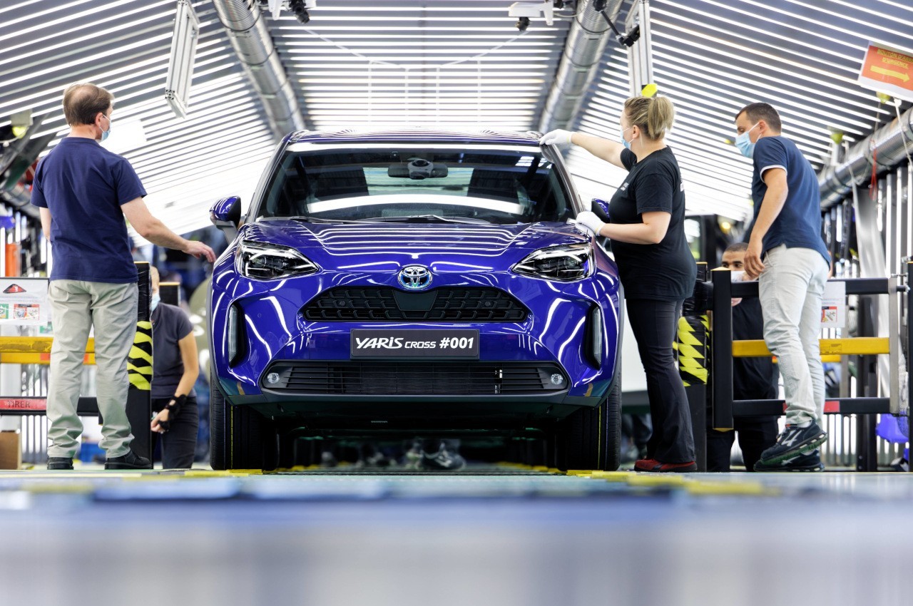 Toyota Yaris Cross, via alla produzione a Valenciennes: immagini ufficiali