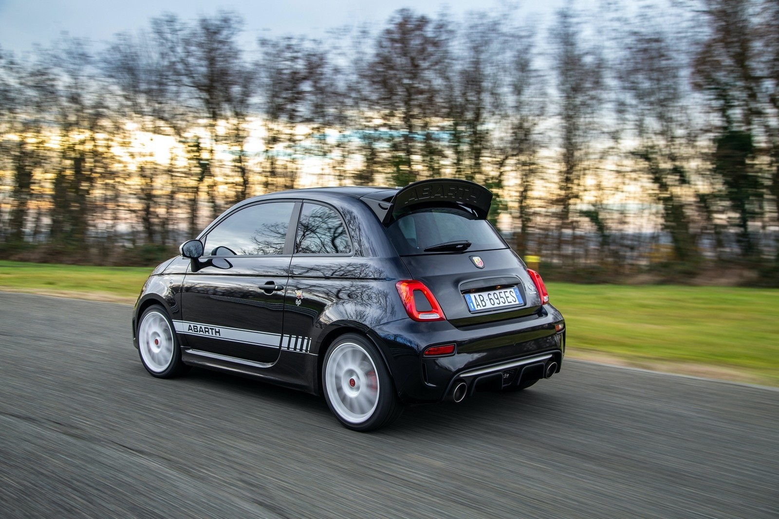 Nuova Abarth 695 Esseesse 2021: immagini ufficiali