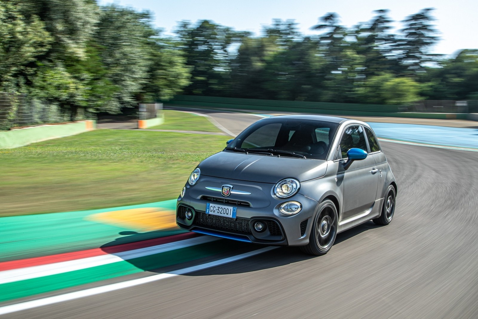 Nuova Abarth F595 2021: immagini ufficiali