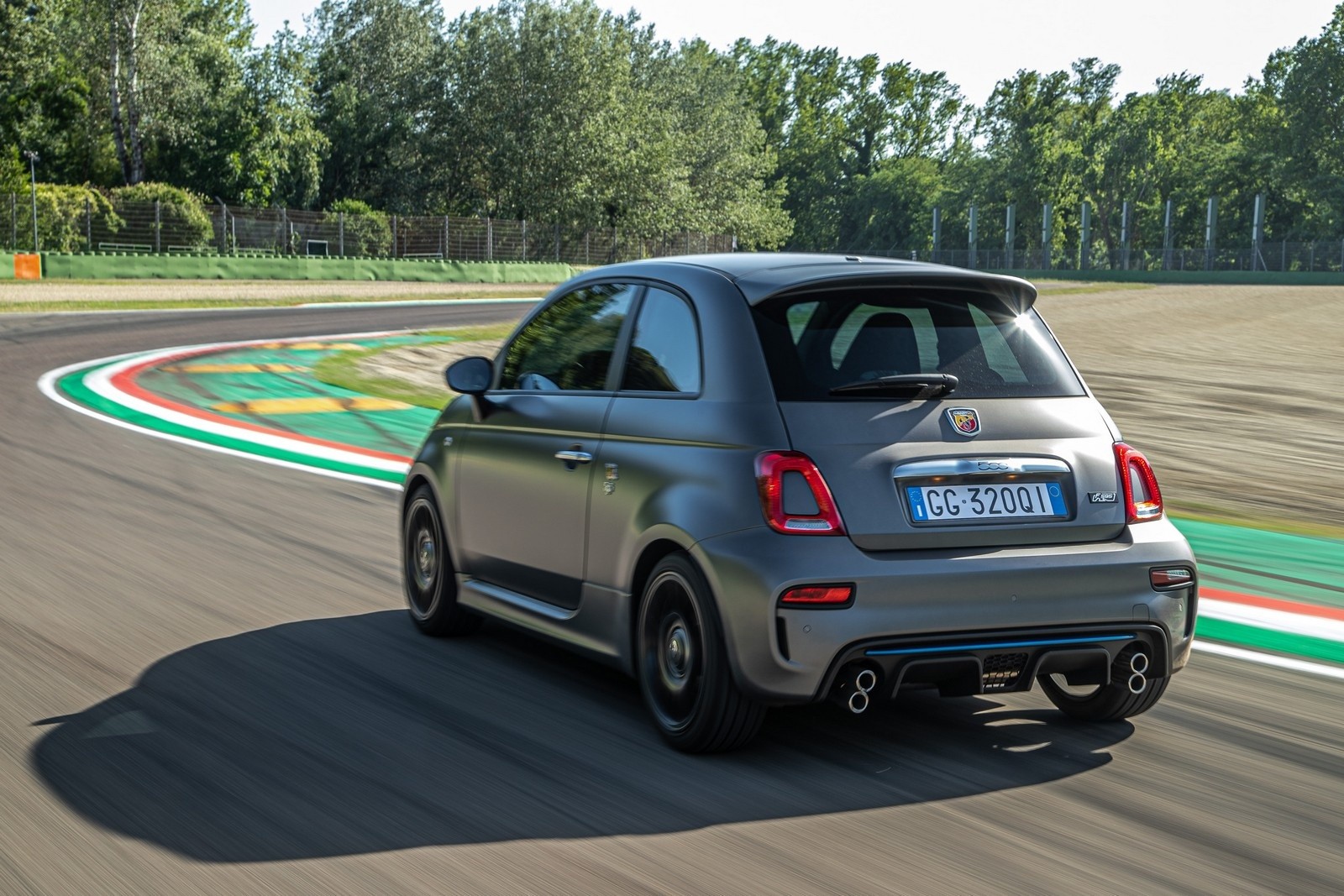 Nuova Abarth F595 2021: immagini ufficiali