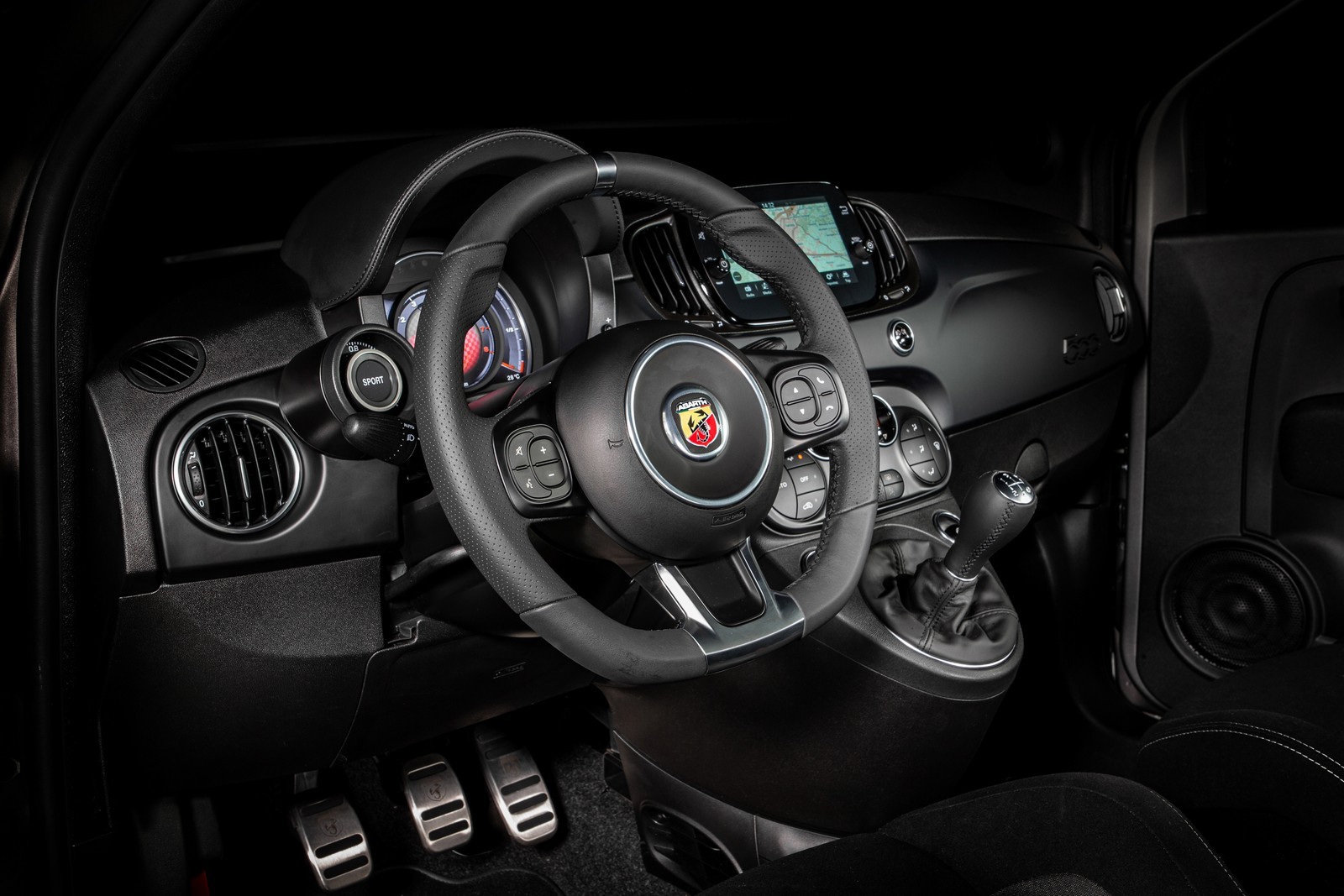 Nuova Abarth F595 2021: immagini ufficiali