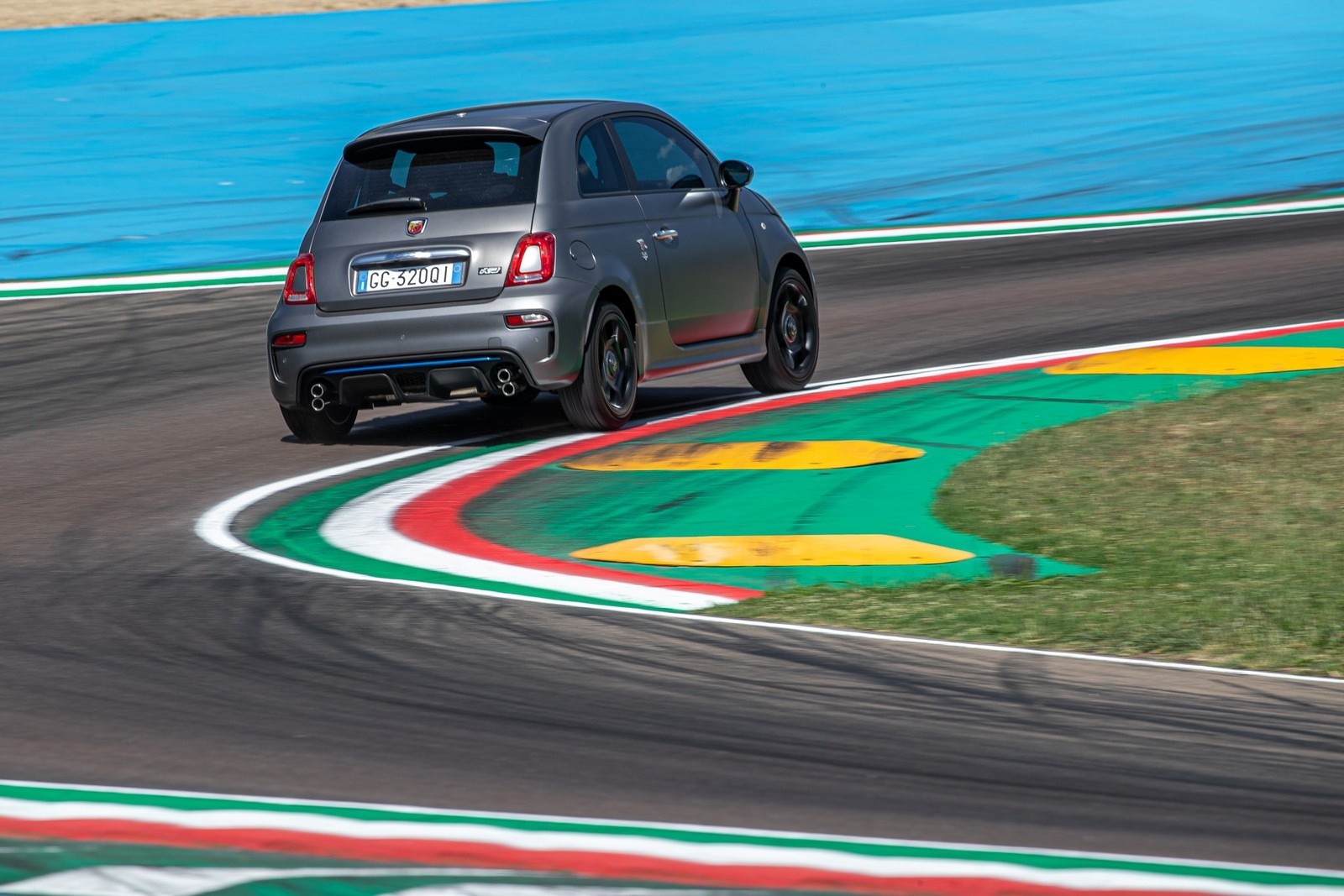 Nuova Abarth F595 2021: immagini ufficiali