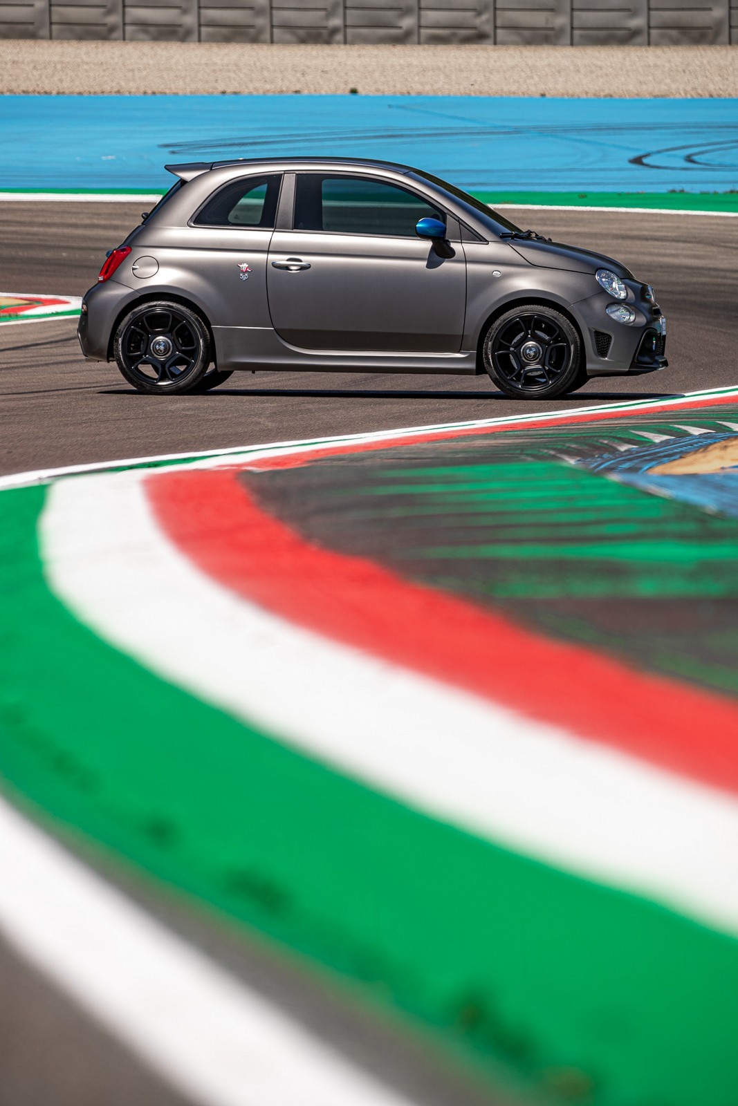 Nuova Abarth F595 2021: immagini ufficiali