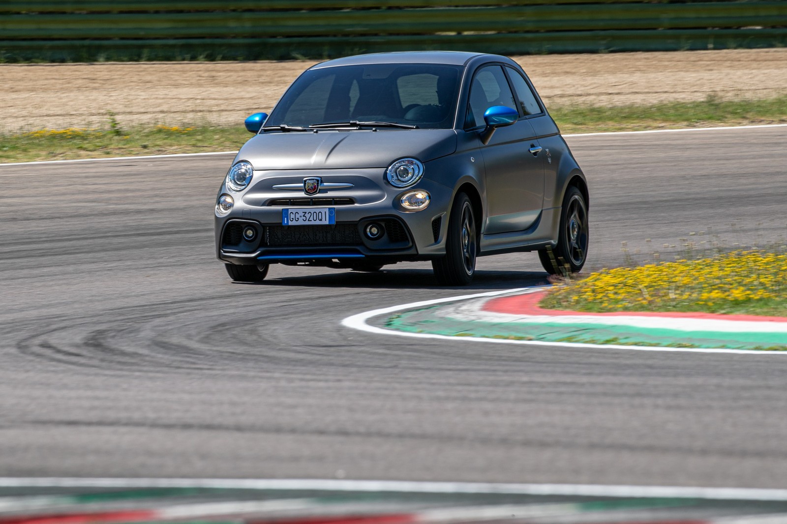 Nuova Abarth F595 2021: immagini ufficiali