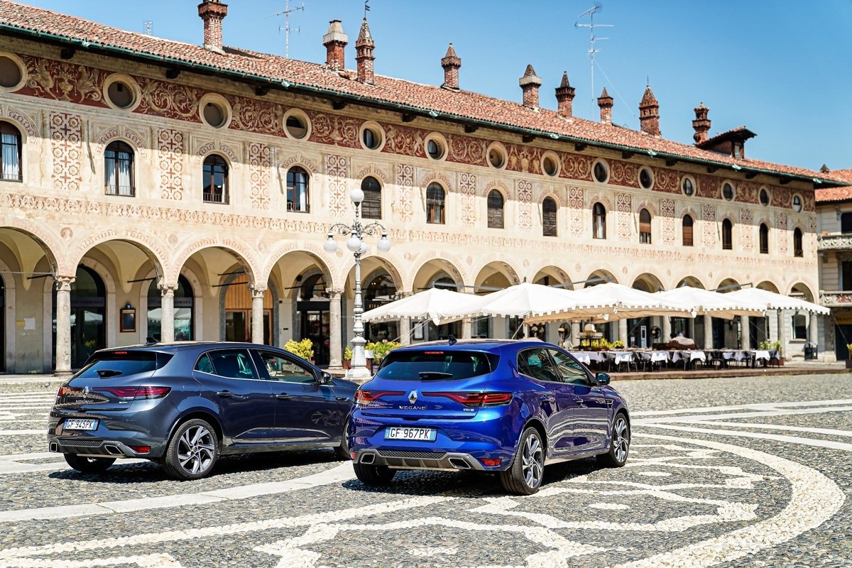 Renault Megane E-Tech Plug-in berlina: primo contatto