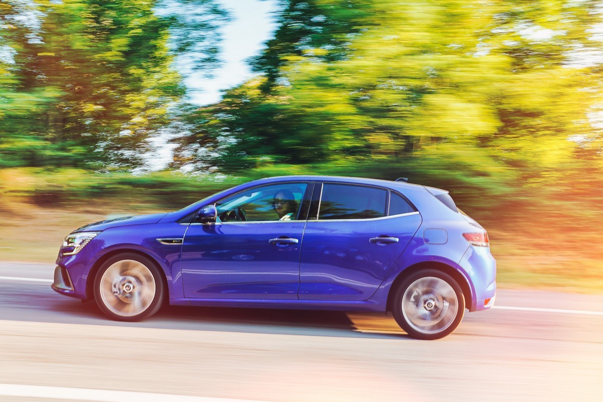 Renault Megane E-Tech Plug-in berlina: primo contatto