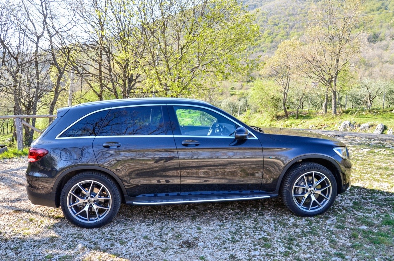 Mercedes-Benz GLC 300de 4Matic EQ Power: la prova su strada