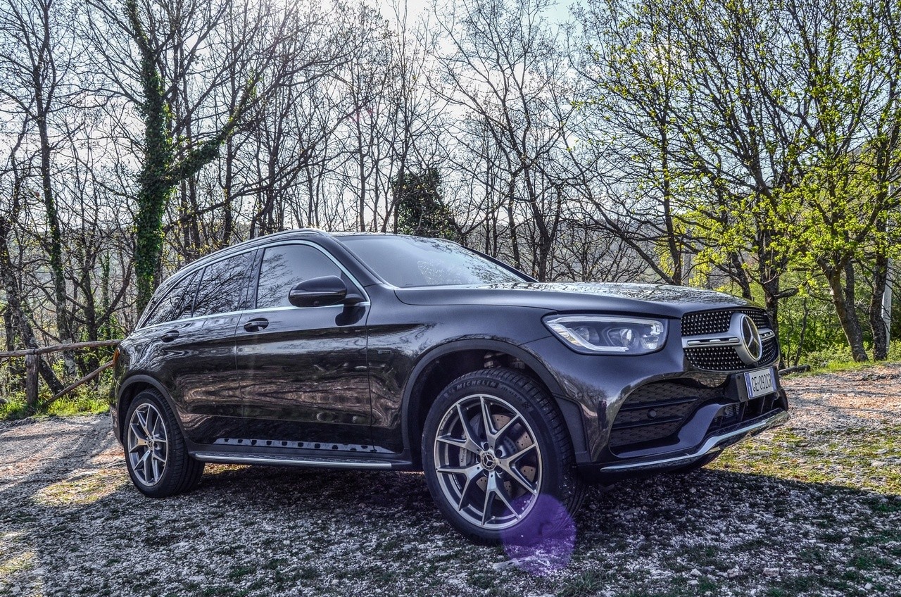 Mercedes-Benz GLC 300de 4Matic EQ Power: la prova su strada