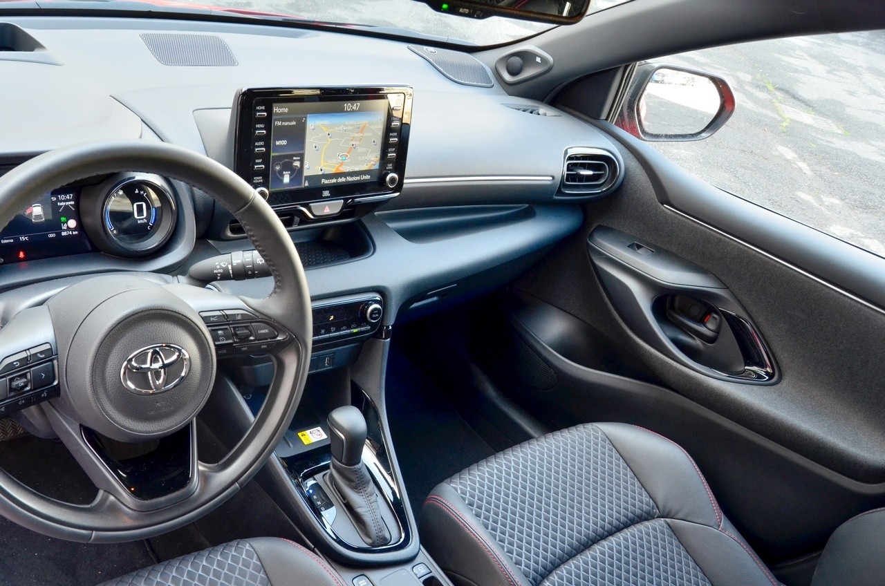 Toyota Yaris Hybrid: la prova su strada