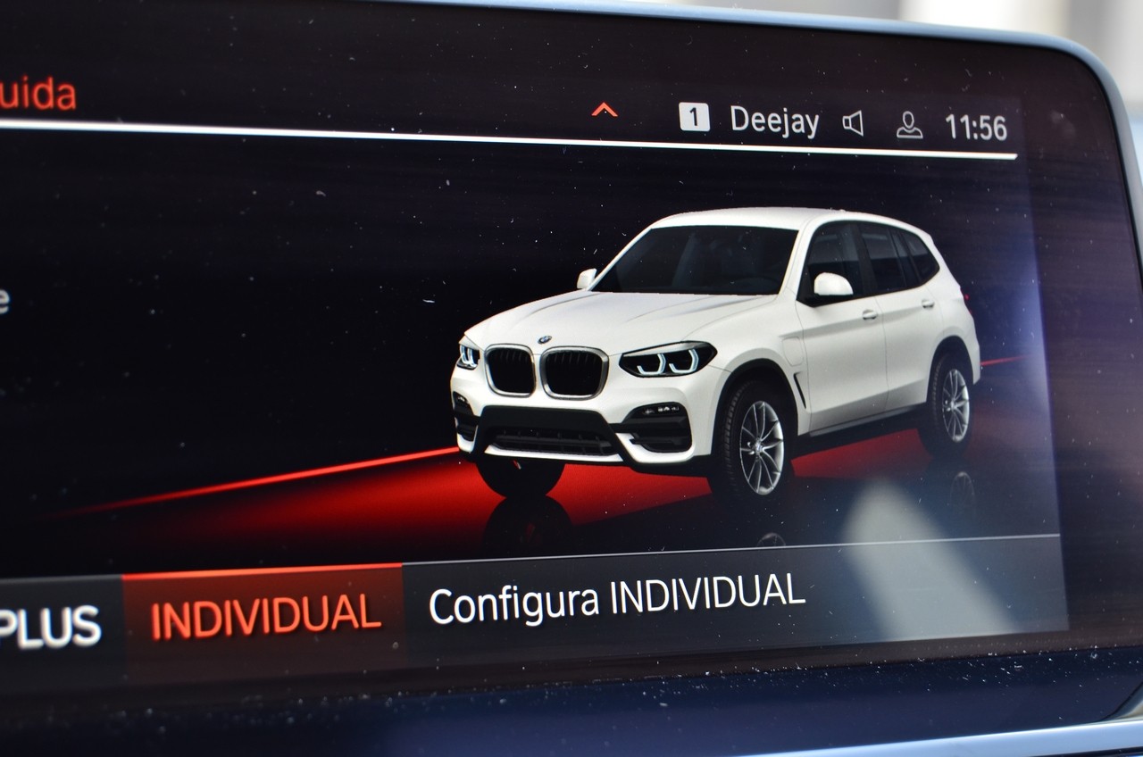 BMW X3 30e: prova su strada