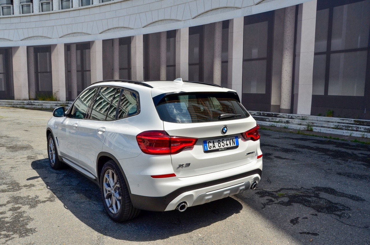 BMW X3 30e: prova su strada