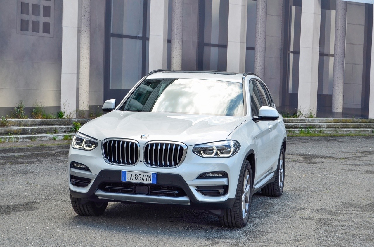 BMW X3 30e: prova su strada