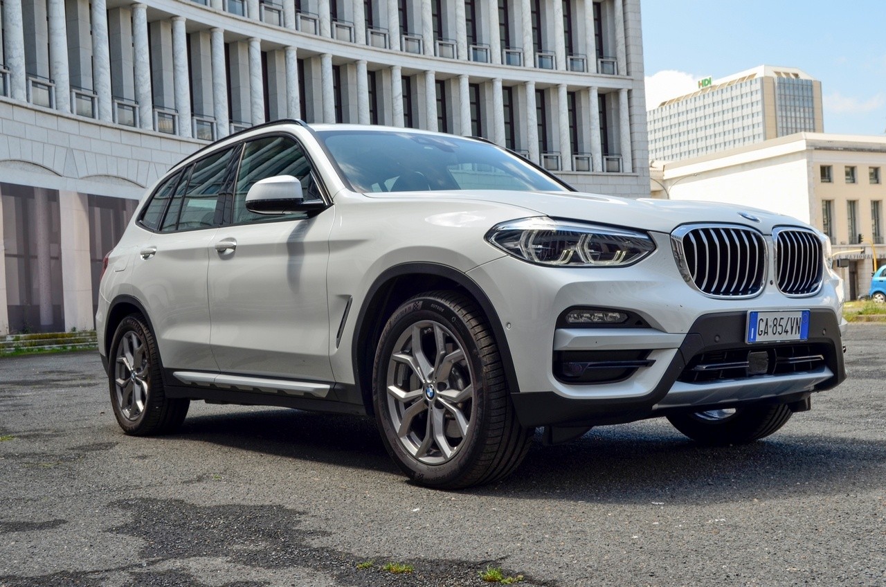 BMW X3 30e: prova su strada