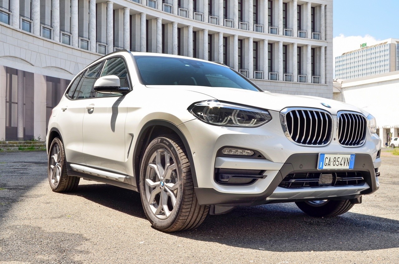 BMW X3 30e: prova su strada